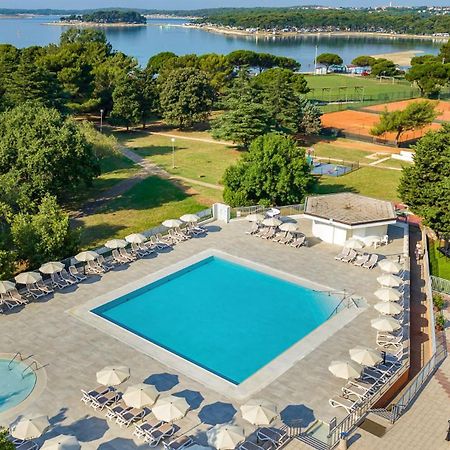 Arena Hotel Holiday 메덜린 외부 사진