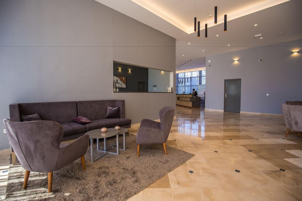 Arena Hotel Holiday 메덜린 외부 사진