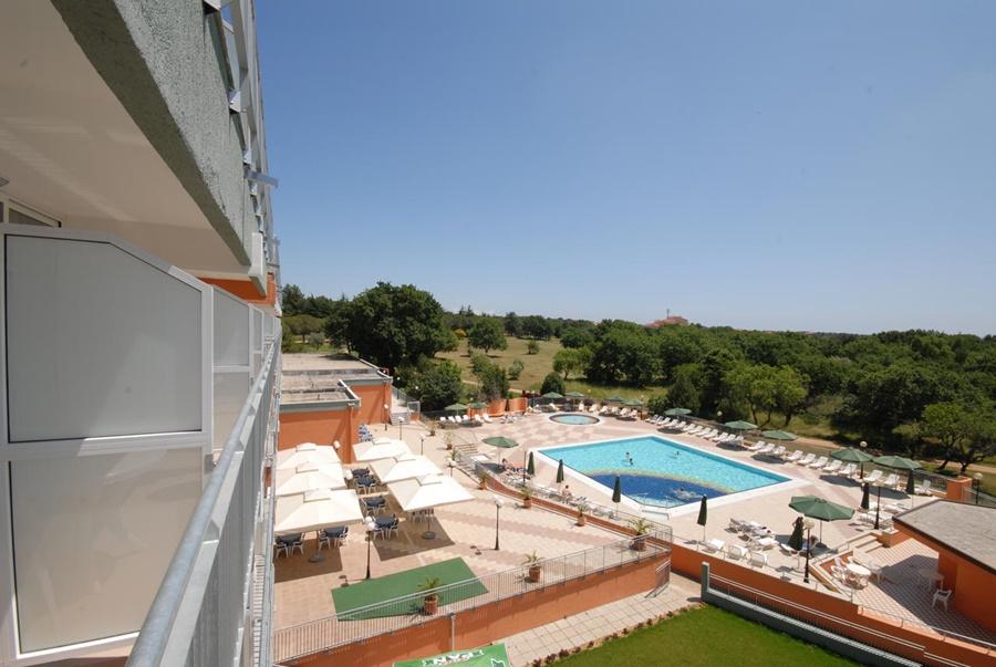 Arena Hotel Holiday 메덜린 외부 사진