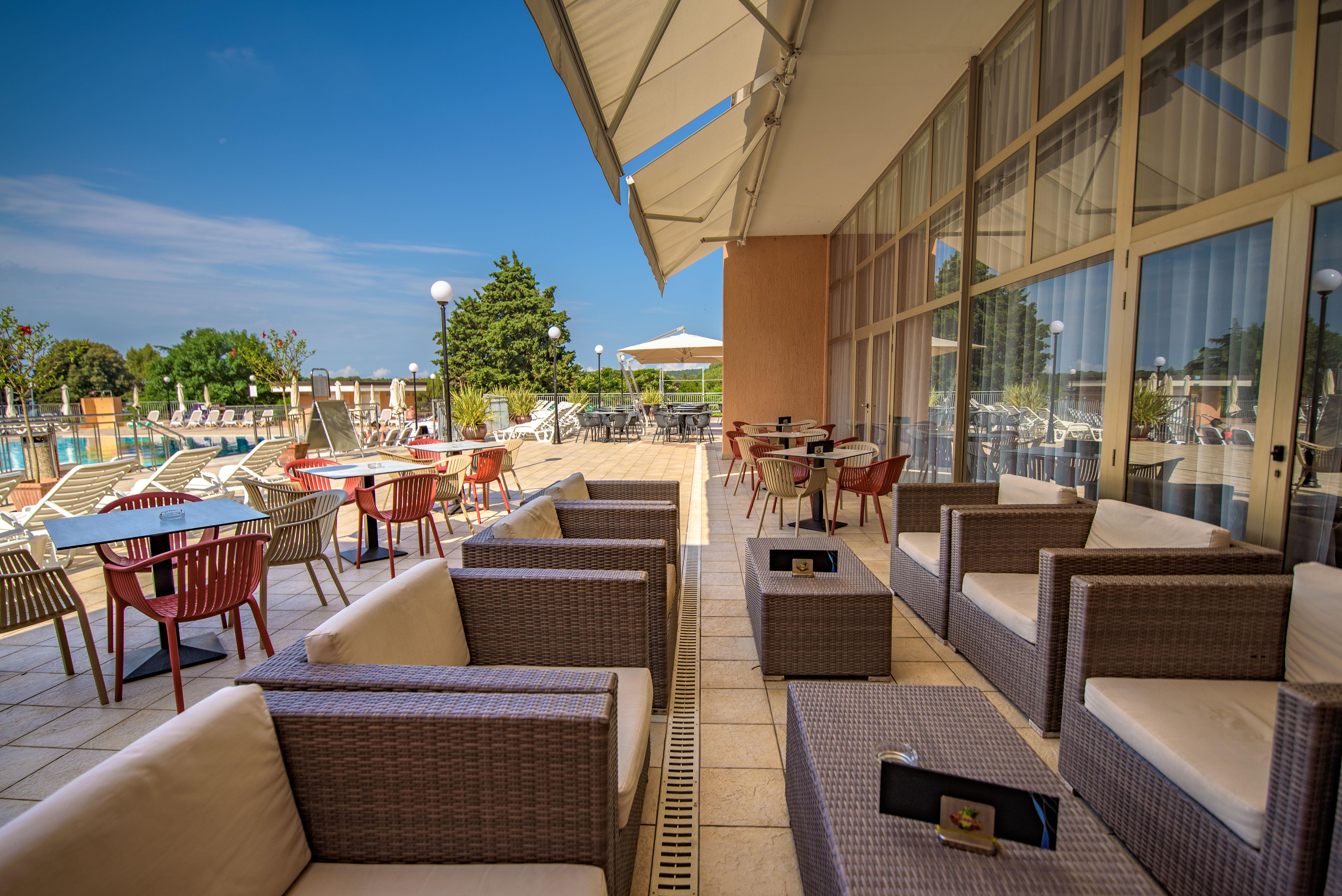 Arena Hotel Holiday 메덜린 외부 사진
