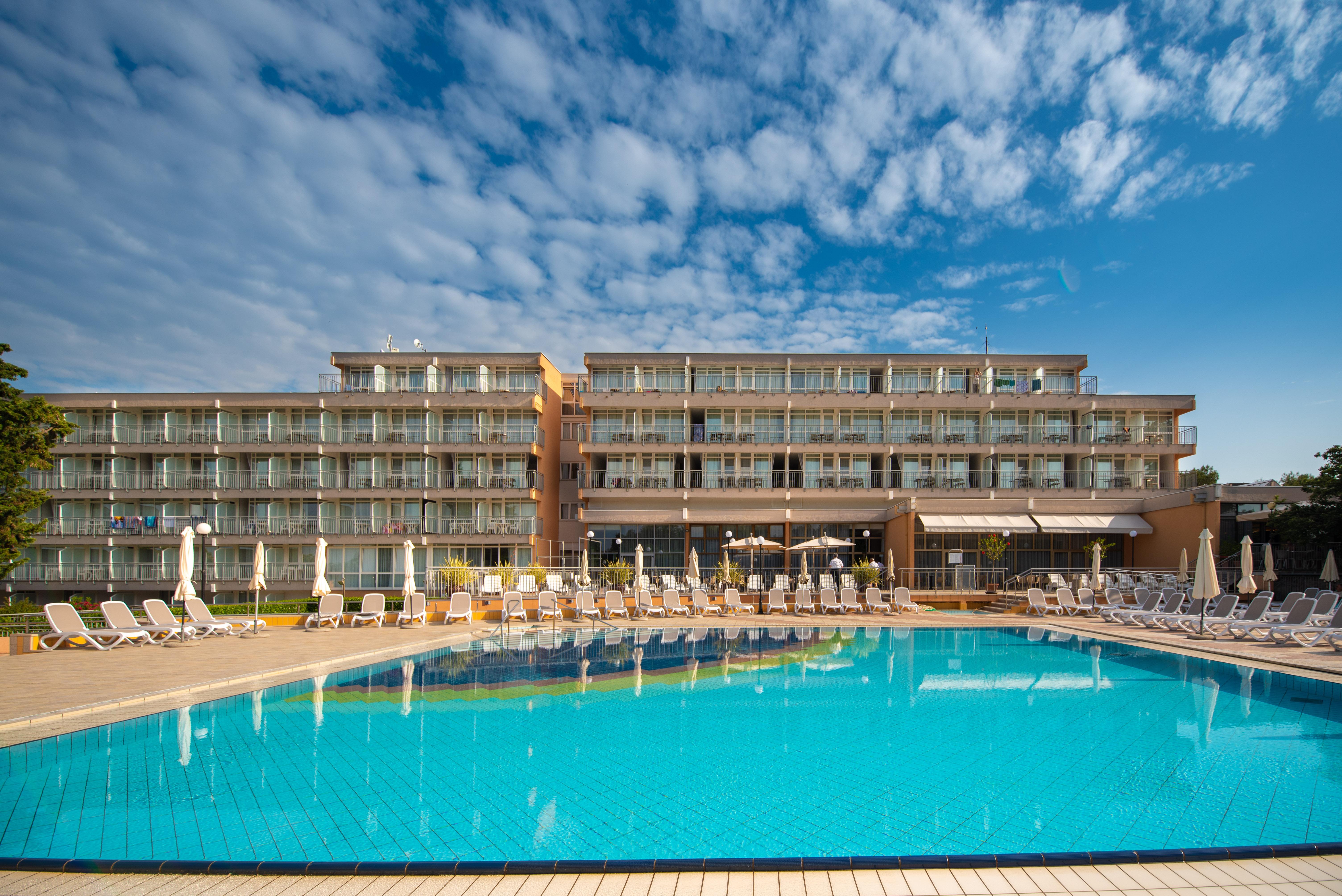 Arena Hotel Holiday 메덜린 외부 사진