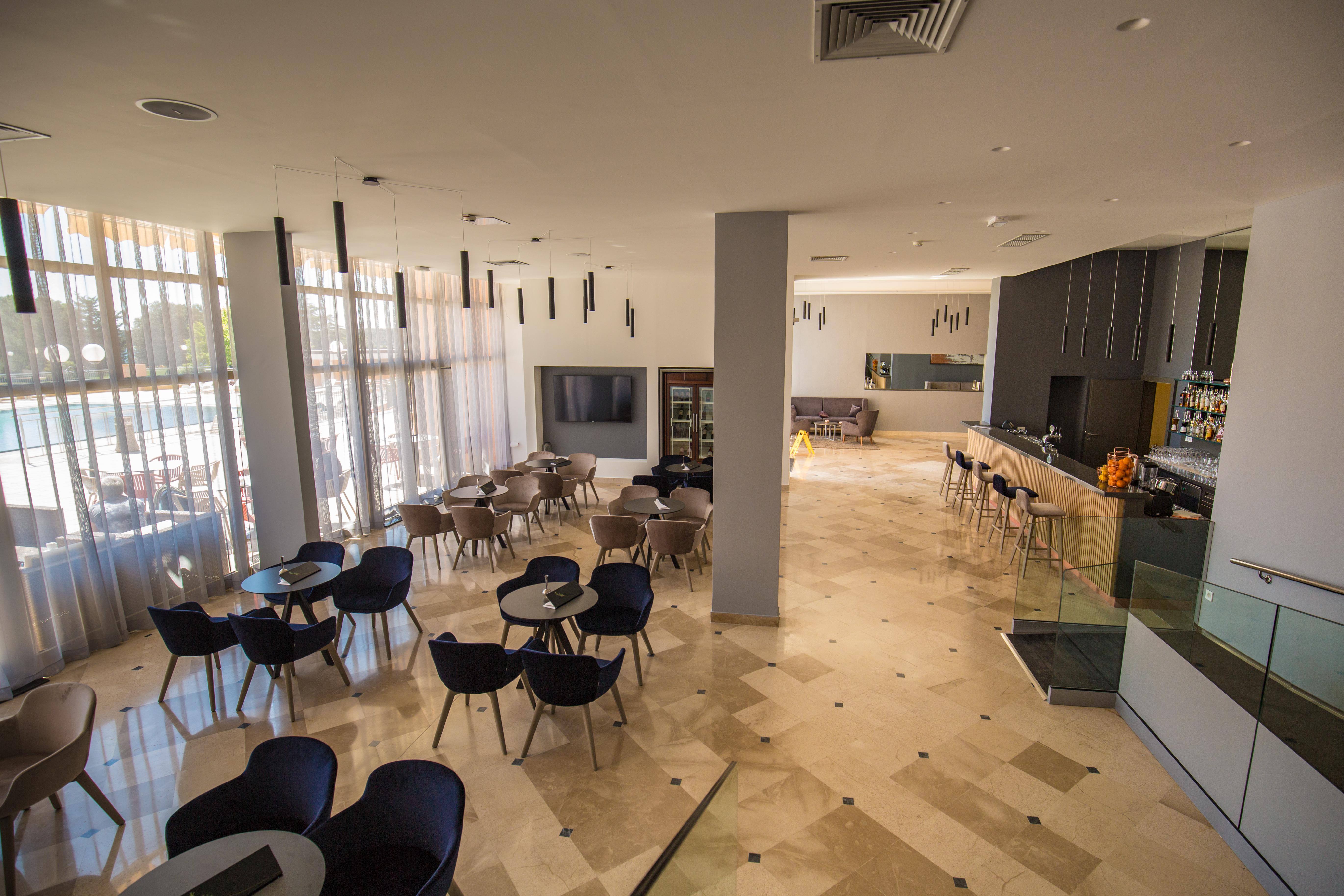 Arena Hotel Holiday 메덜린 외부 사진