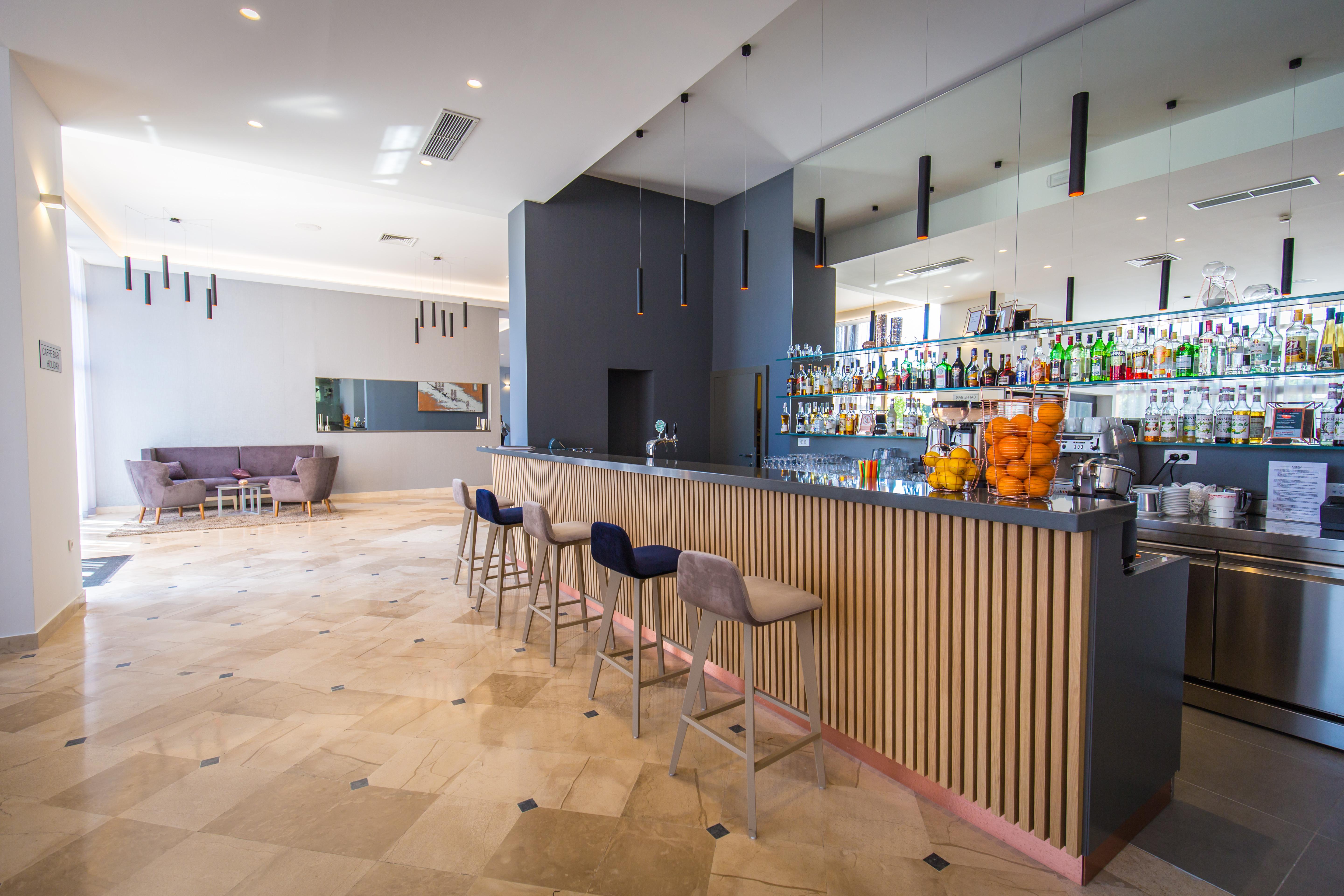 Arena Hotel Holiday 메덜린 외부 사진