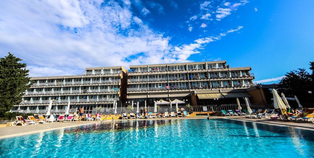 Arena Hotel Holiday 메덜린 외부 사진