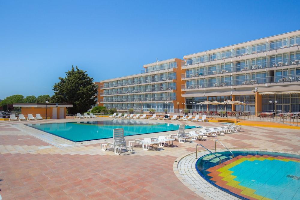 Arena Hotel Holiday 메덜린 외부 사진