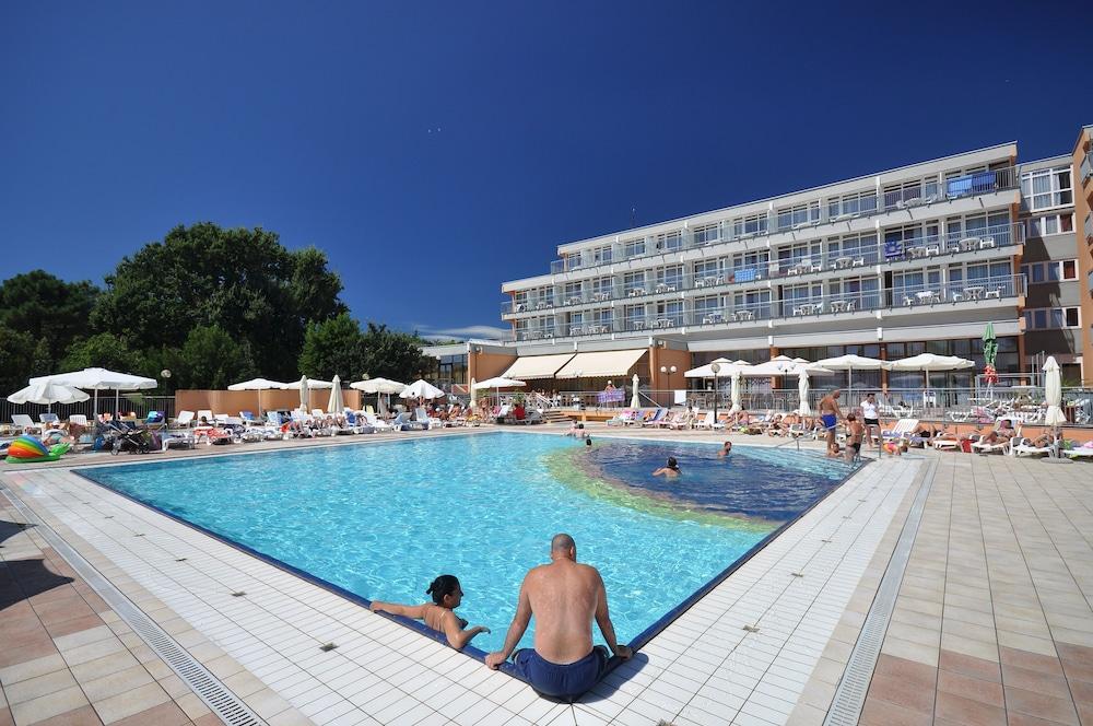 Arena Hotel Holiday 메덜린 외부 사진