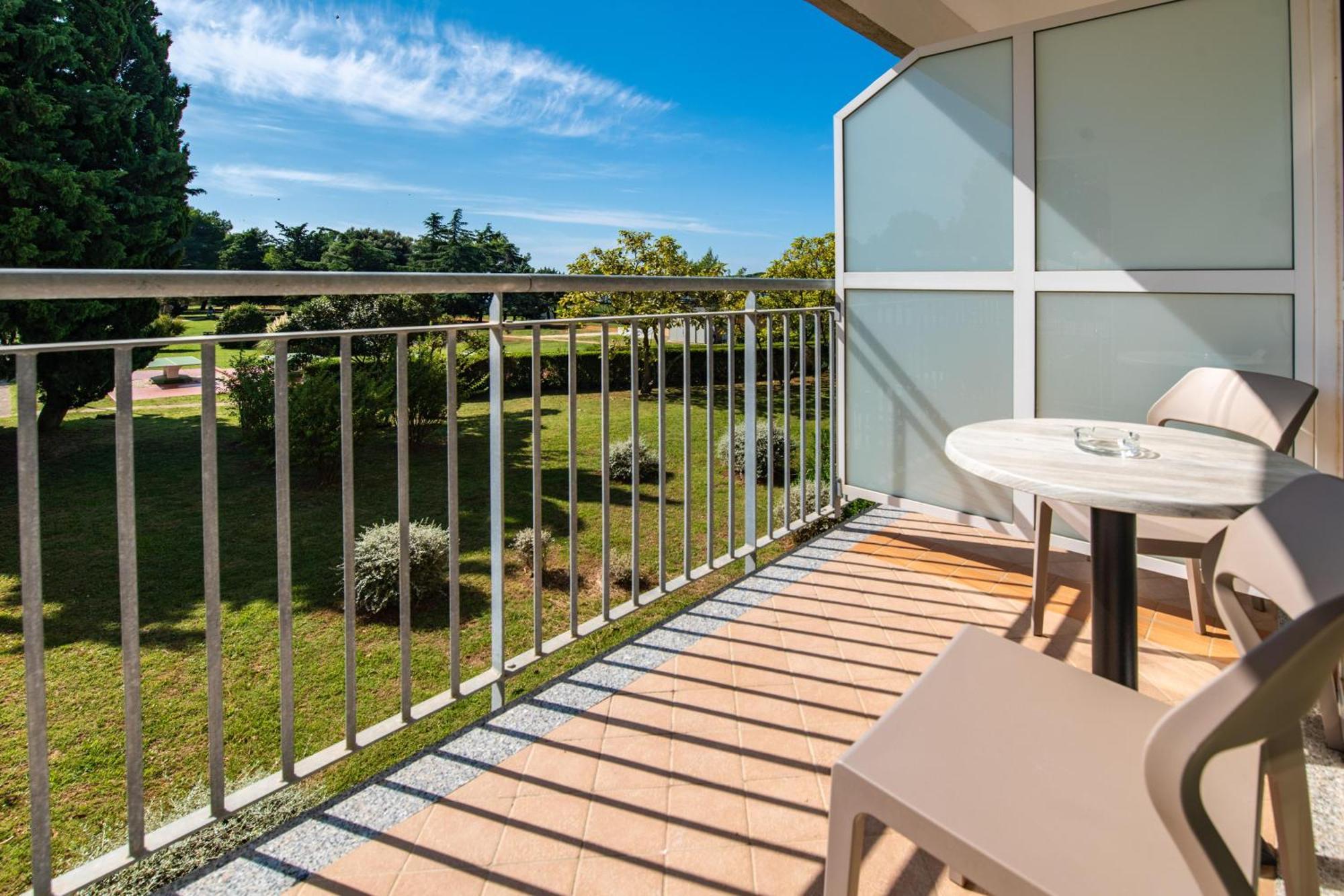 Arena Hotel Holiday 메덜린 외부 사진