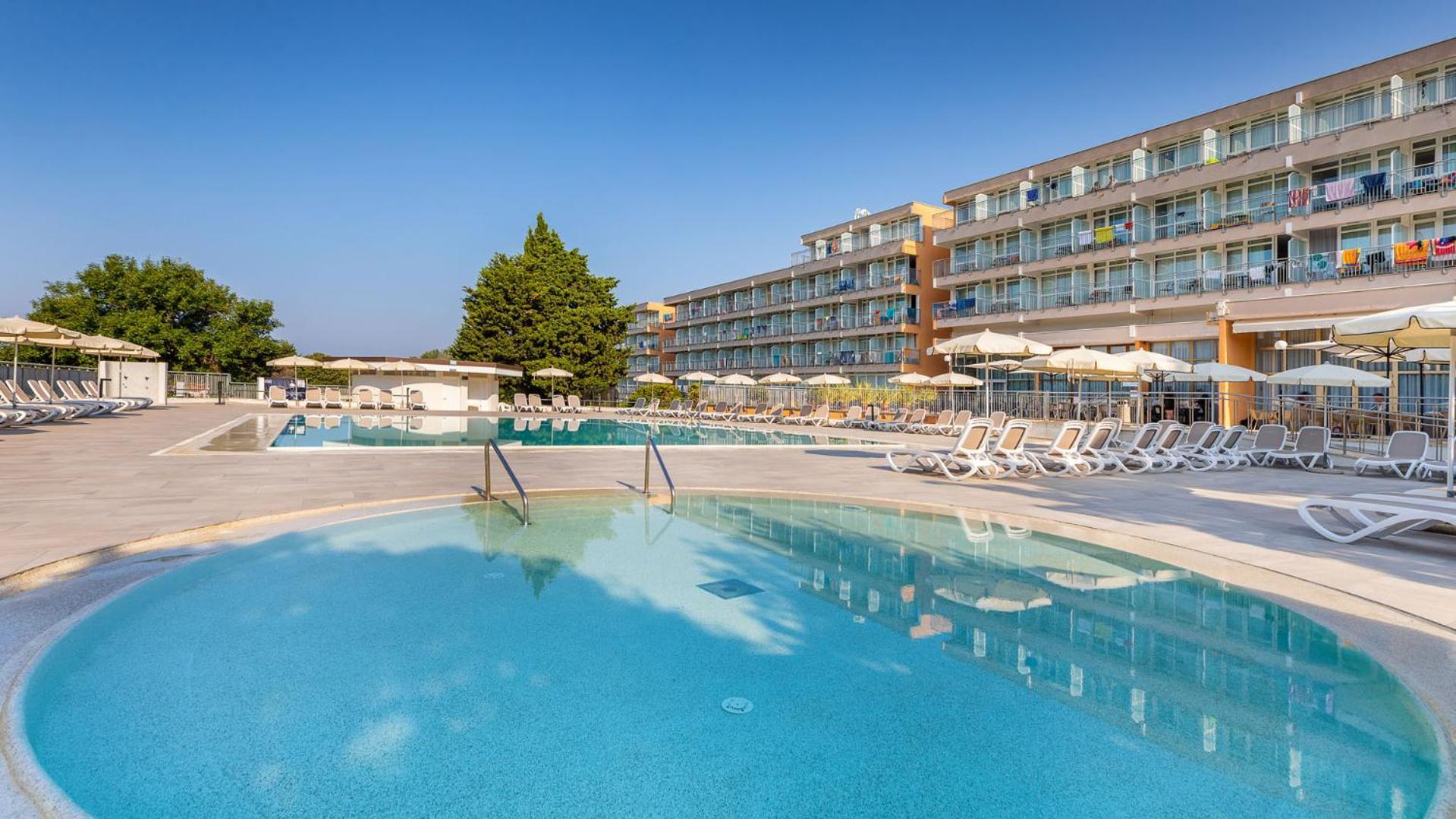 Arena Hotel Holiday 메덜린 외부 사진