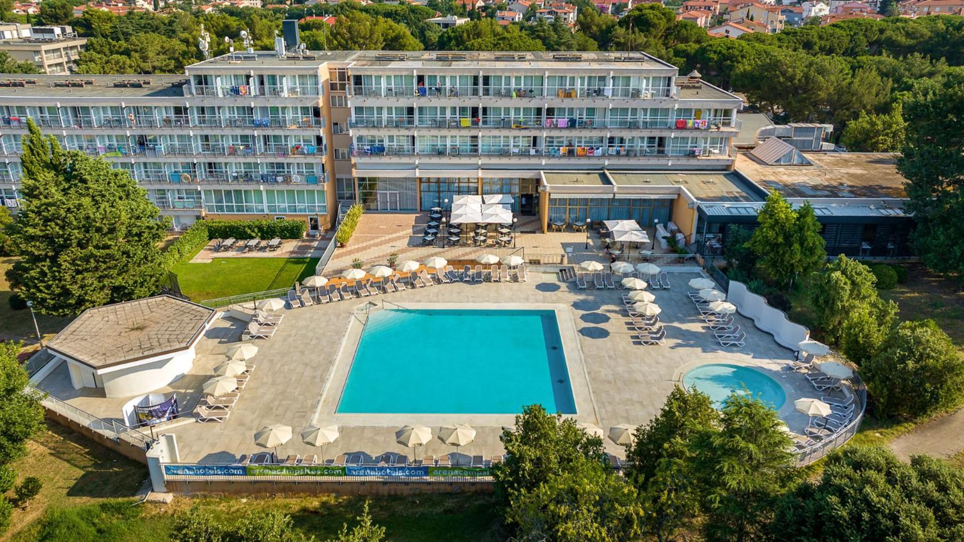 Arena Hotel Holiday 메덜린 외부 사진