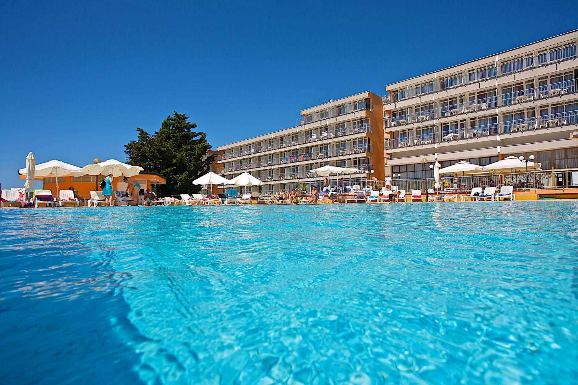 Arena Hotel Holiday 메덜린 외부 사진